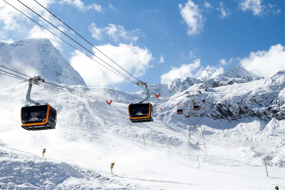 Gondel der neuen Eisgratbahn am Stubaier Gletscher